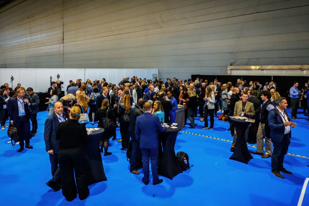 Міжнародні делегати на форумі AIDEX 2024 під час пленарної сесії