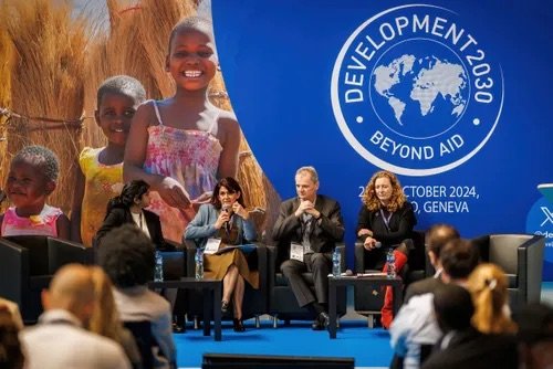 Банер гуманітарного форуму AIDEX 2024 у Женеві з логотипом Development 2030