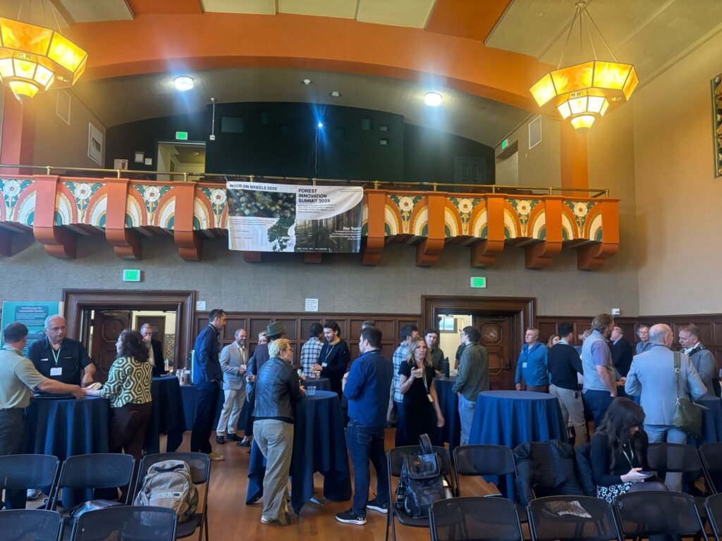 Учасники Forest Innovation Summit 2025 біля у конференц-залі Сан-Франциско