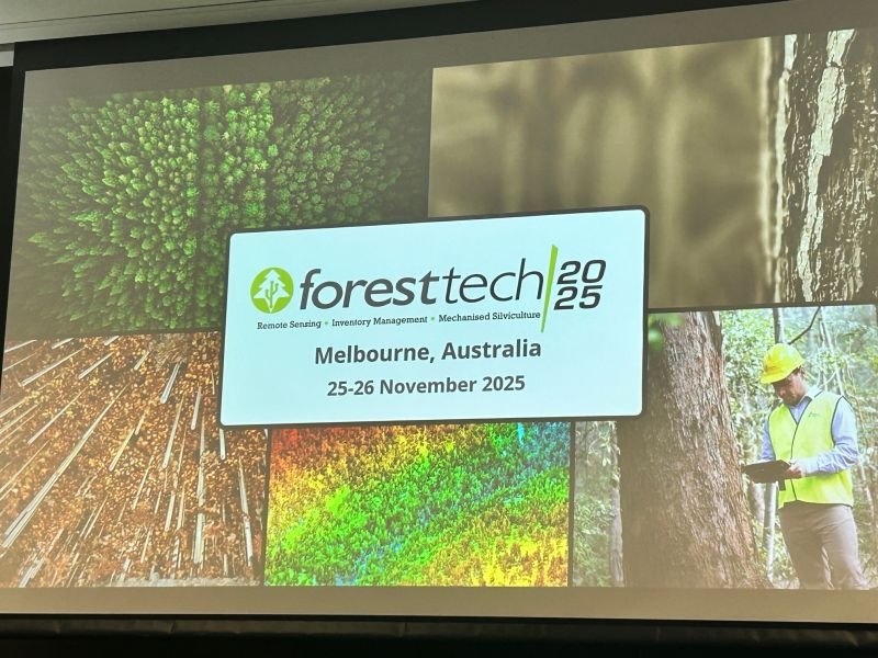 Промо-екран ForestTECH 2025 у Мельбурні з логотипом конференції
