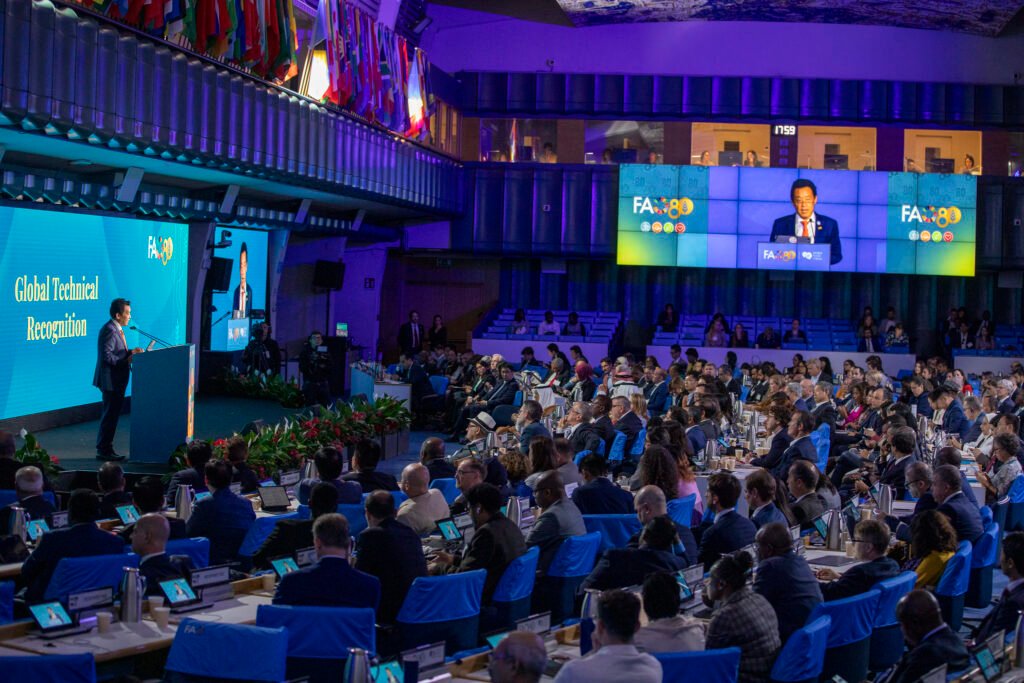 Пленарне засідання World Food Forum 2025 у Римі з міжнародними учасниками